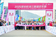    取飞机“竞速”布先生帮力深圳机场三跑